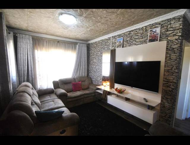 2 BEDROOM HOUSE FOR SALE IN DAWN PARK